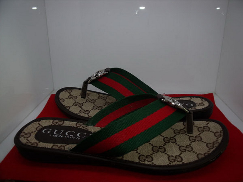 Gucci Slippers Woman--042